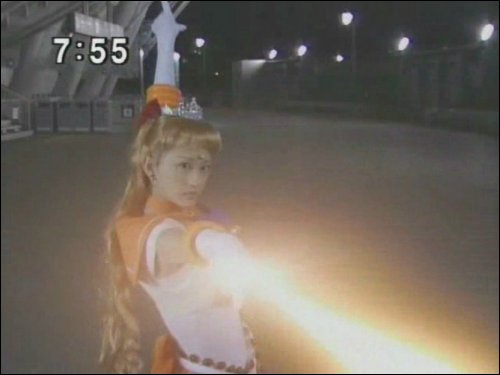 Sailor Venus a diadmmal, amirl az ellensg azt hiszi, hogy az az Ezstkristly.